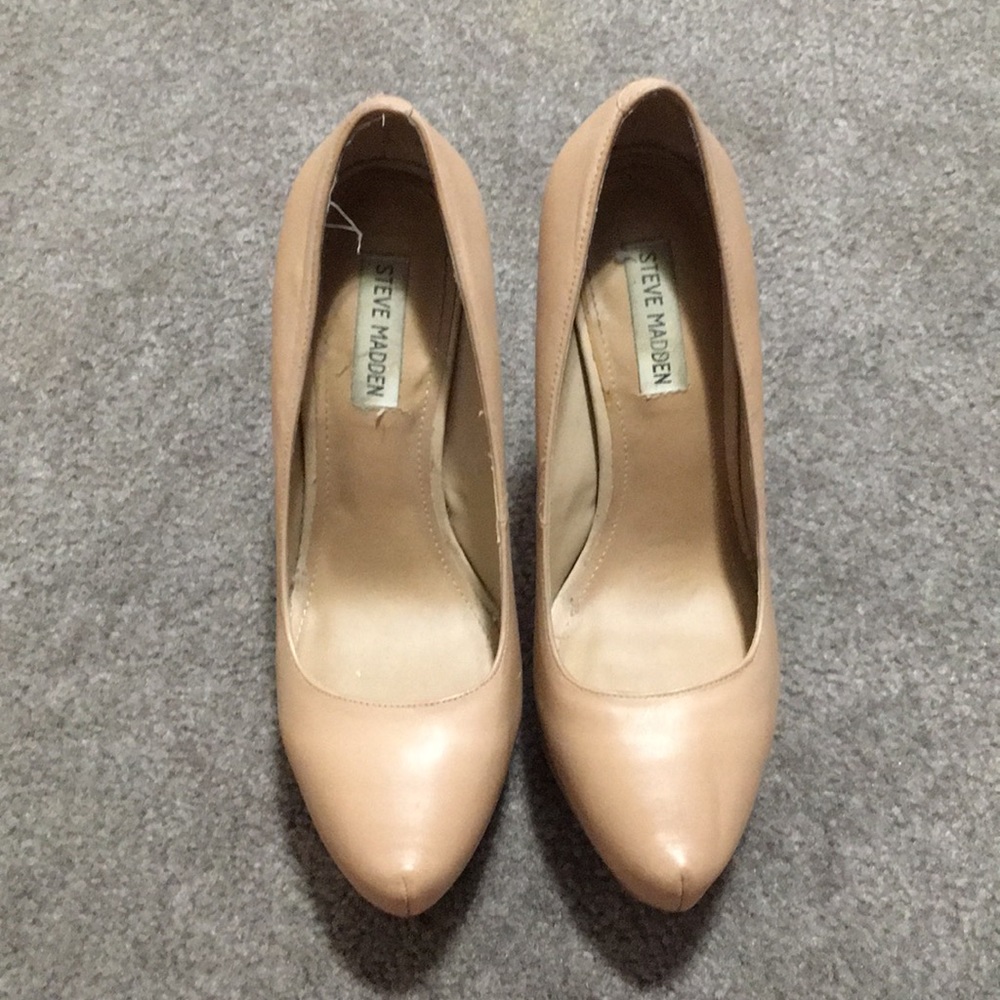 Nude Steven Madden Pumps